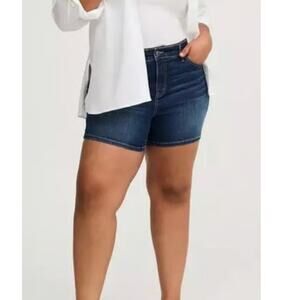 2/$30 Torrid Mid Rise Bermuda Jean Shorts Denim Blue Women's Plus 24 Streetwear